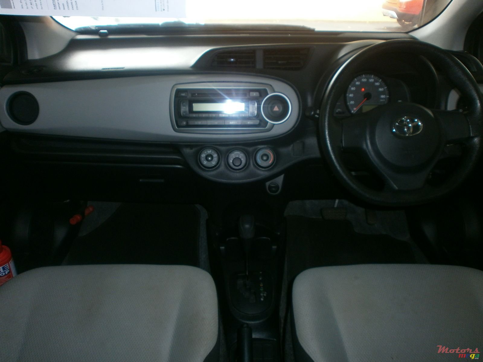 2012' Toyota Vitz photo #2