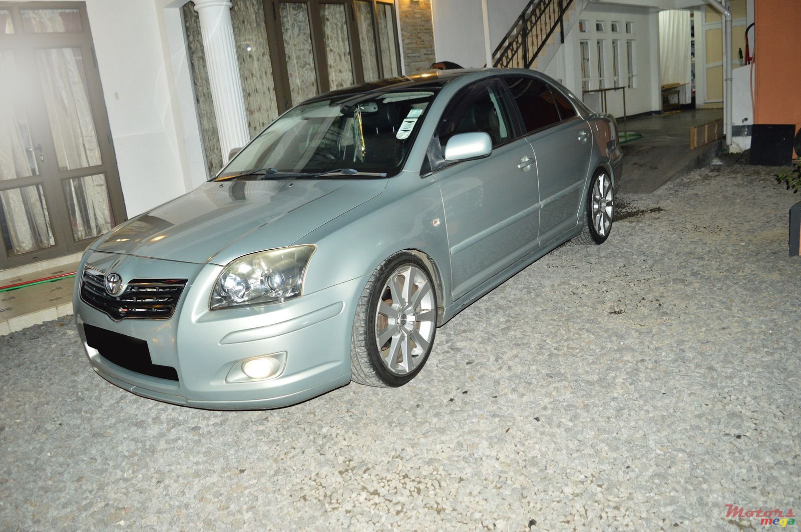 2005' Toyota Avensis photo #2