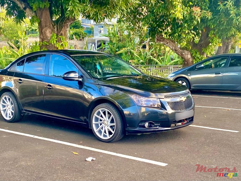 2011' Chevrolet Cruze photo #1