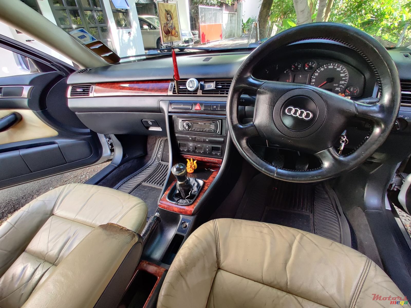 2001' Audi A6 photo #2