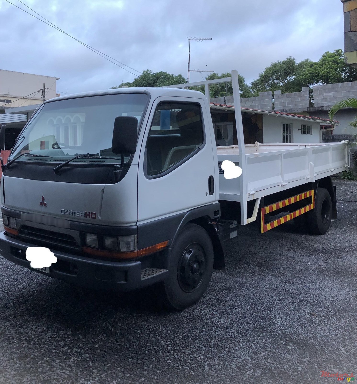 2009' Mitsubishi Canter photo #4