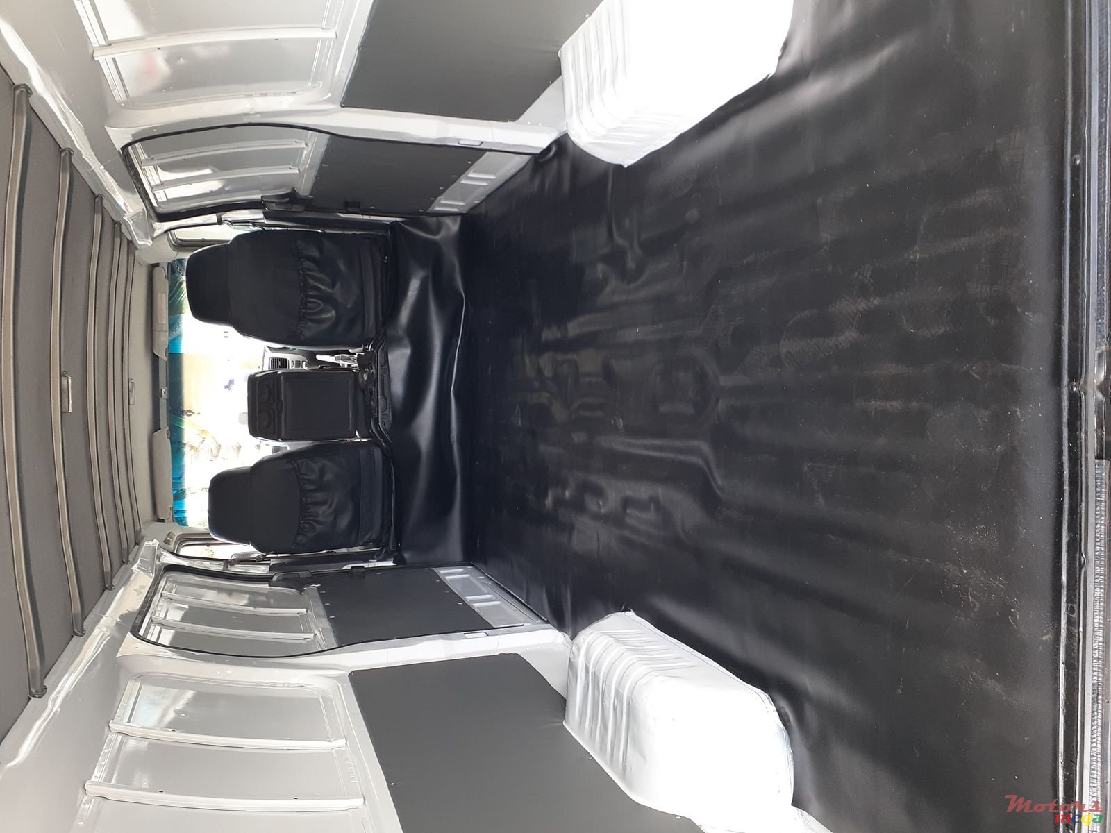 2003' Nissan Urvan photo #1