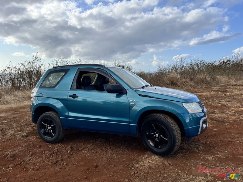 2009' Suzuki Grand Vitara 3-door AWD photo #1