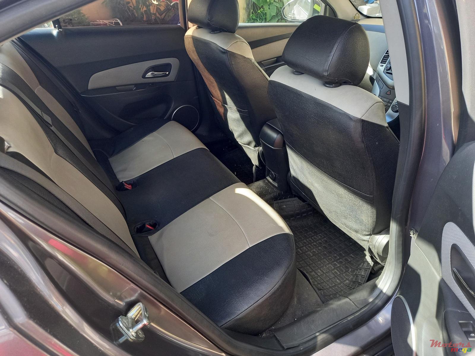 2011' Chevrolet Chevy Cruze photo #6