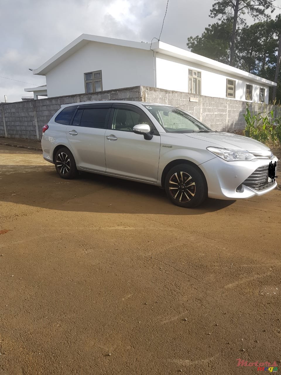 2016' Toyota Fielder photo #2