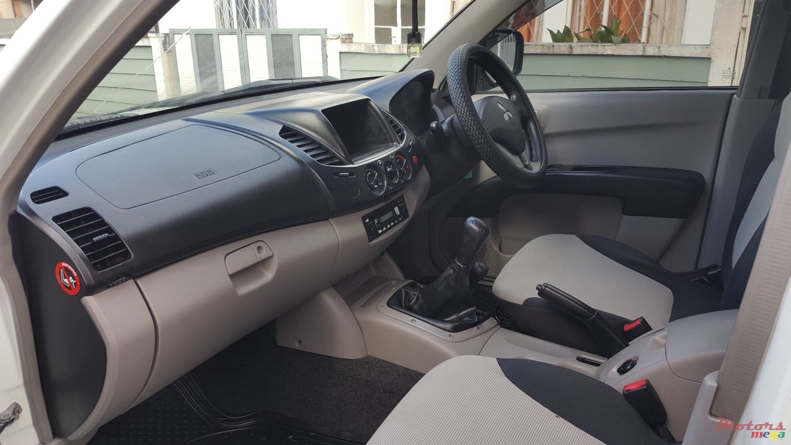 2011' Mitsubishi L 200 4X4 photo #7