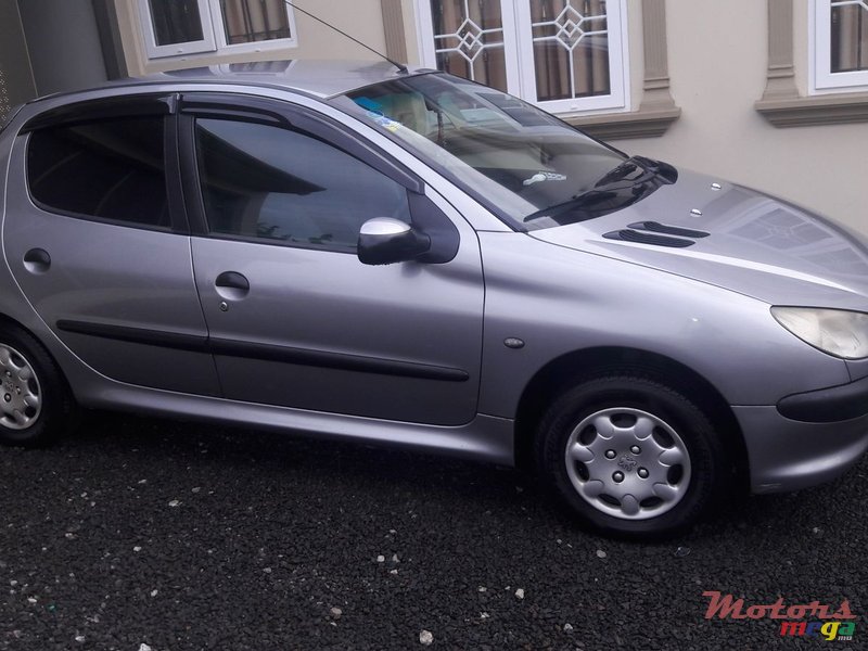 2001' Peugeot 206 photo #1