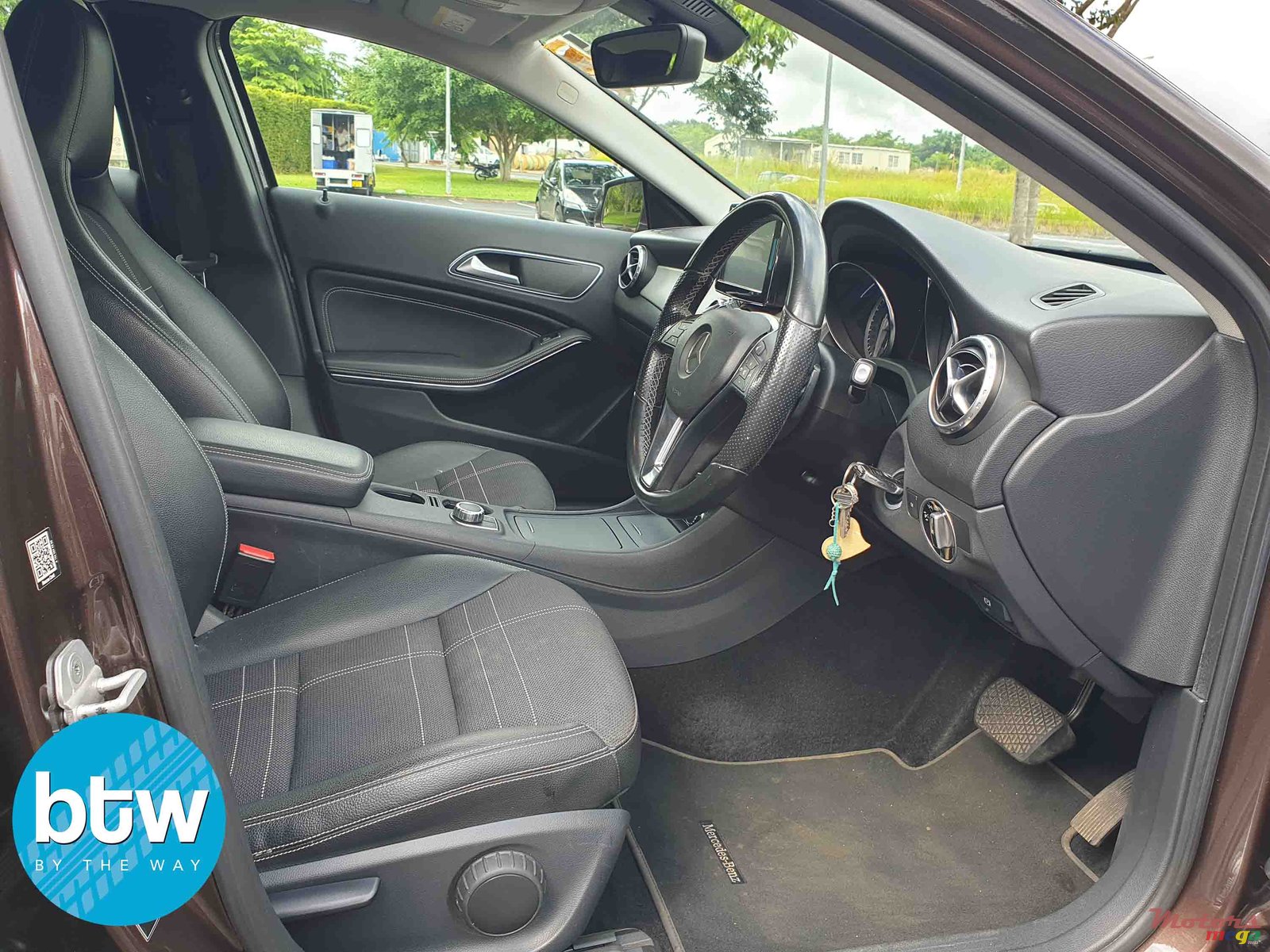 2015' Mercedes-Benz CLA 200 photo #5