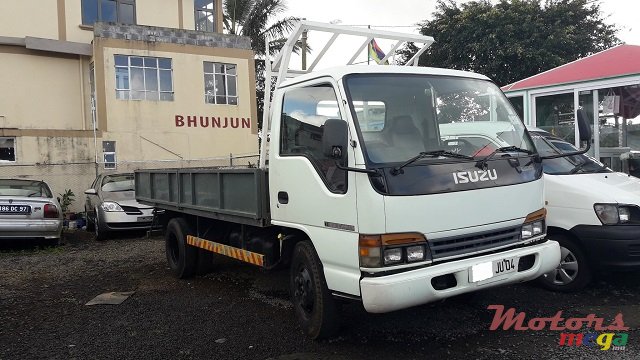 2004' Isuzu photo #2