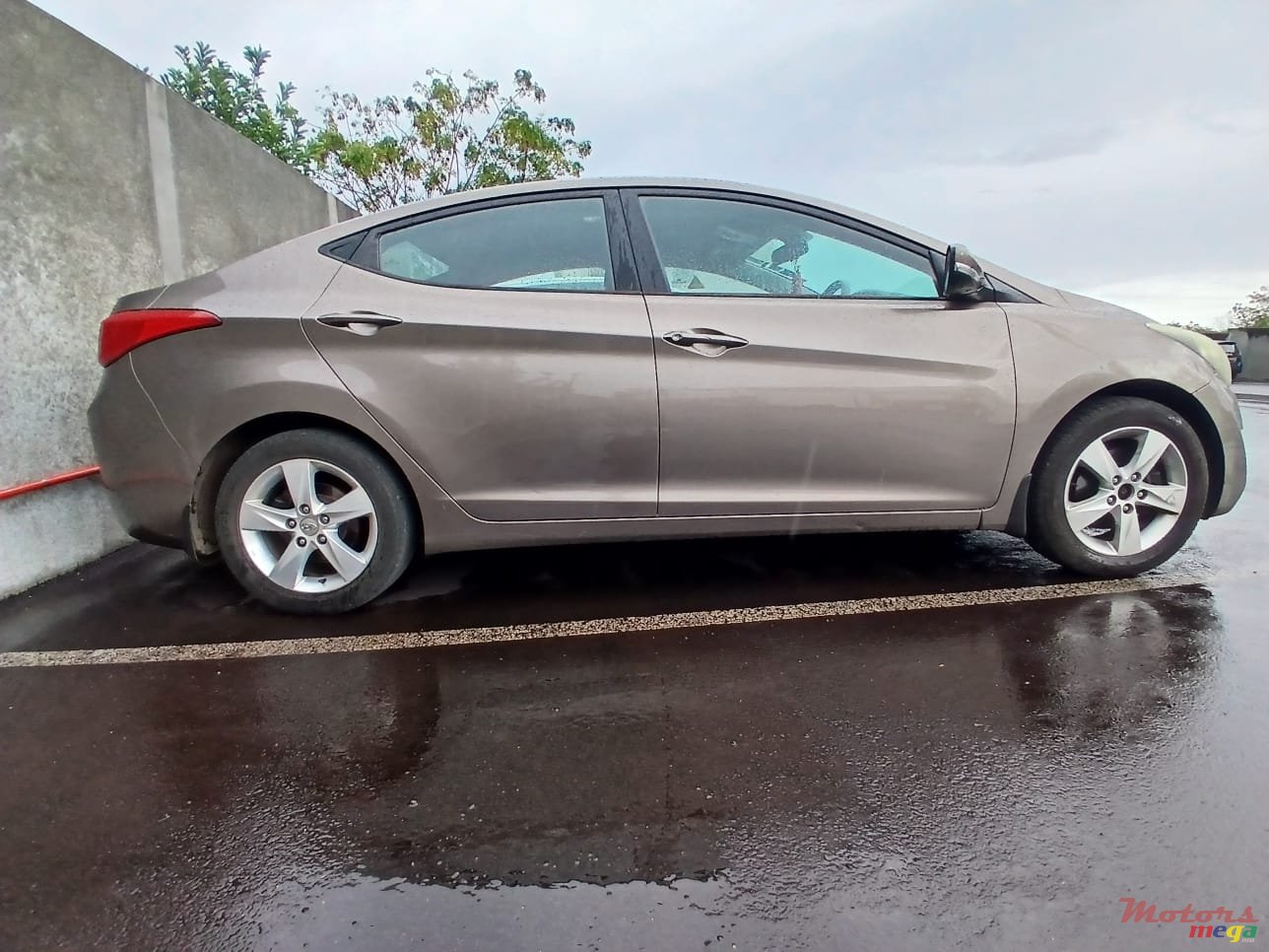 2013' Hyundai Elantra photo #1