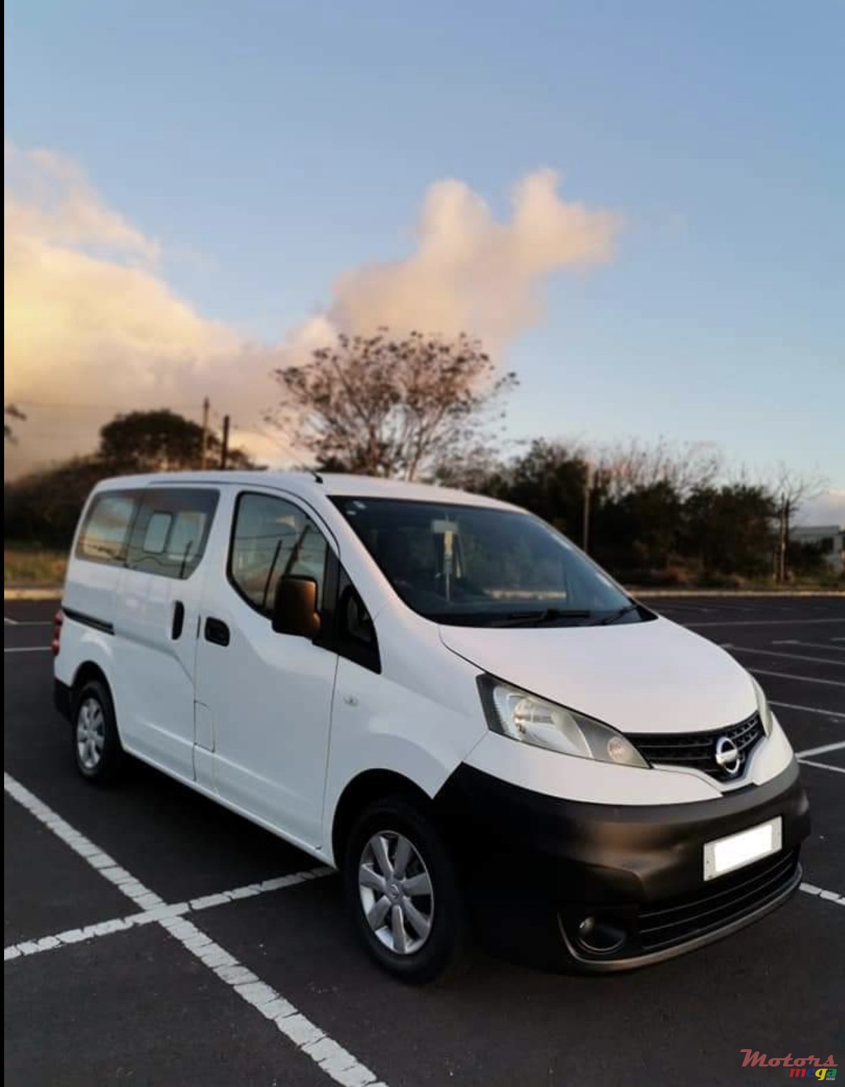 2015' Nissan NV photo #2