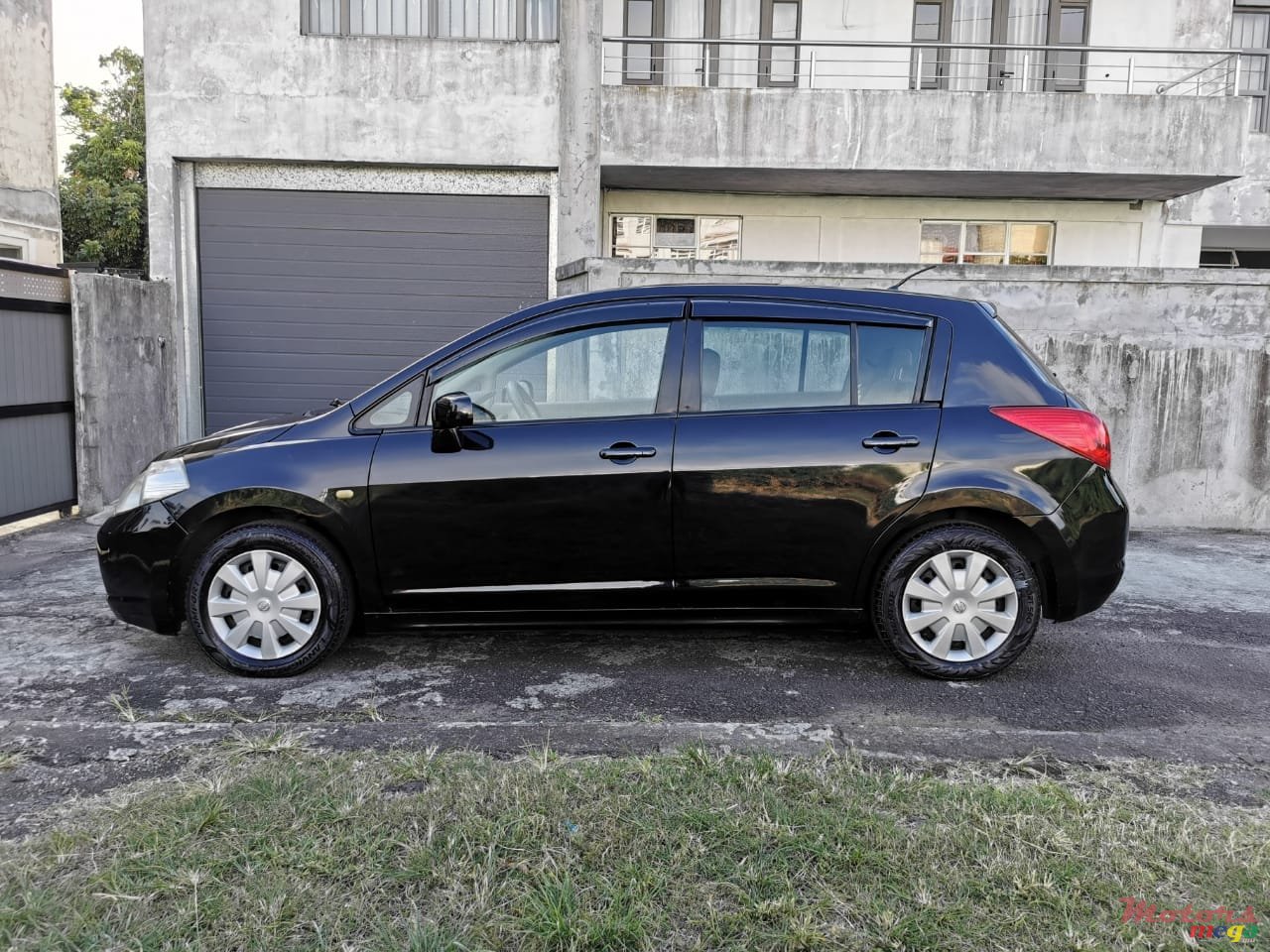 2006' Nissan Tiida Hatchback photo #4