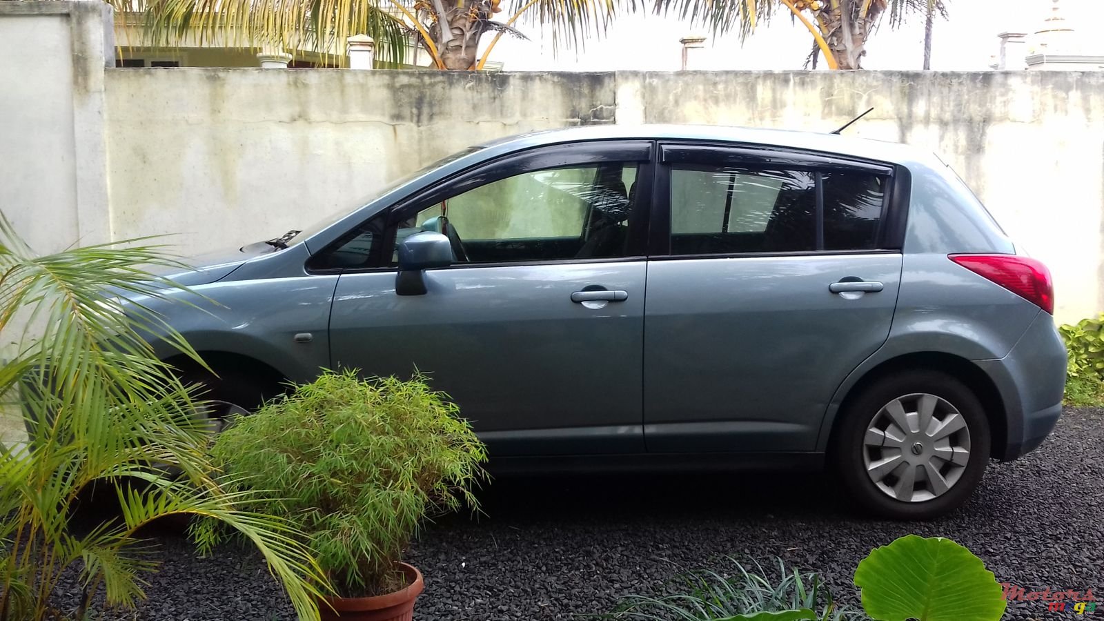 2005' Nissan Tiida photo #2