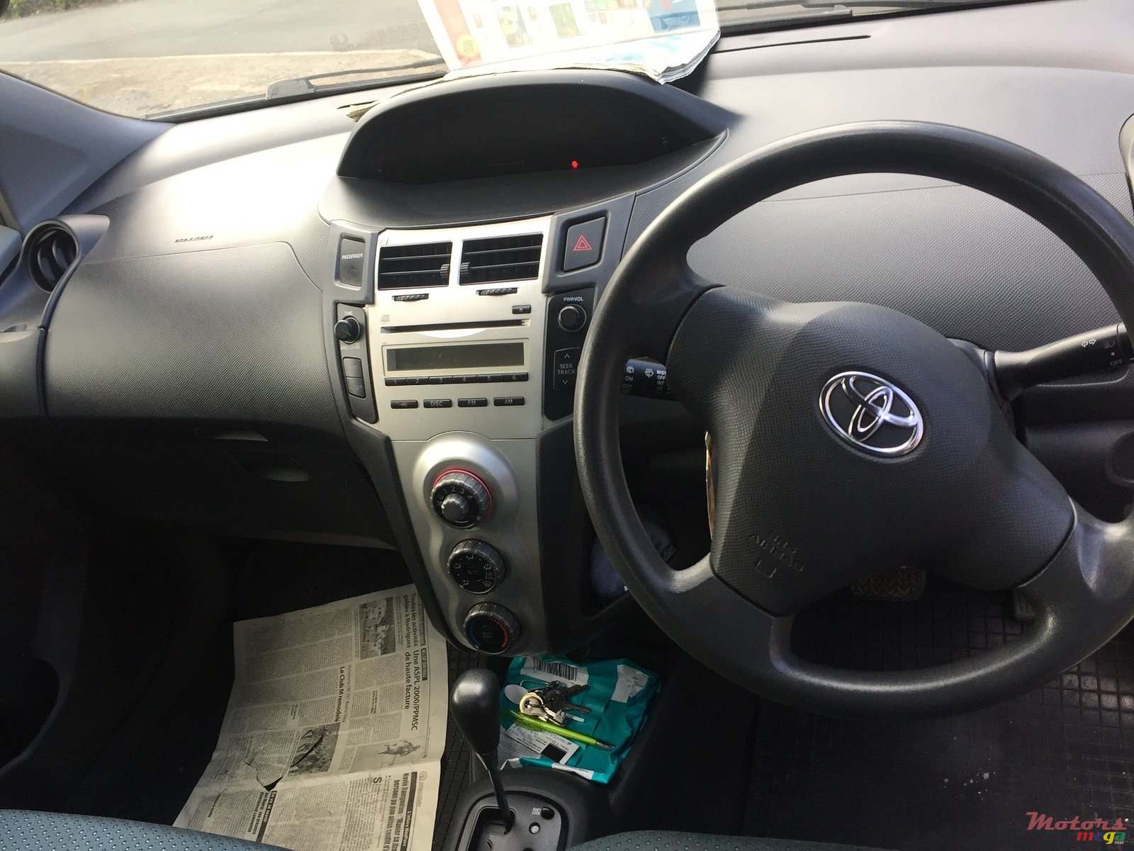 2006' Toyota Vitz photo #5