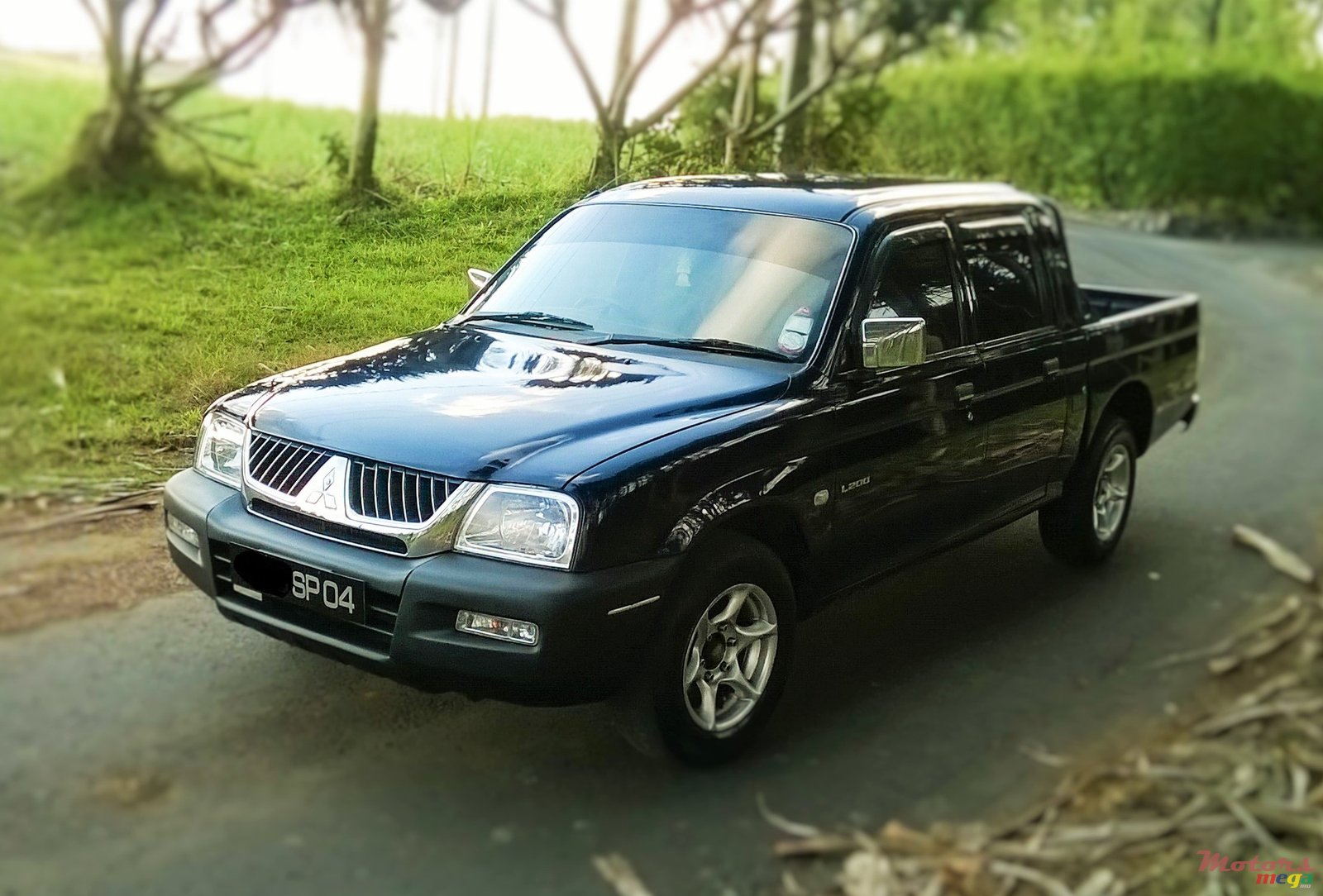 2004' Mitsubishi L200 DLX photo #1