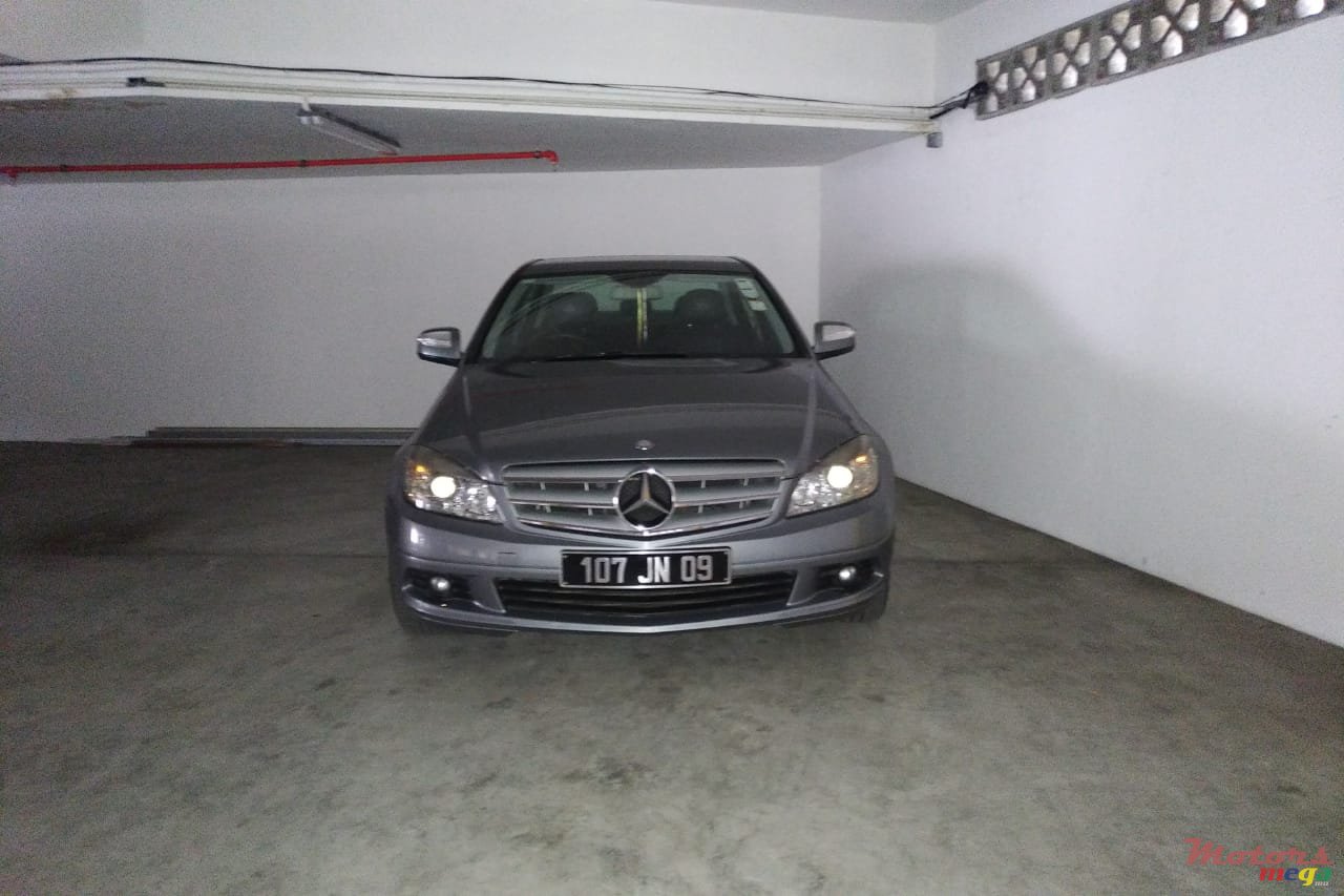 2009' Mercedes-Benz C-Class C200 Kompressor photo #1