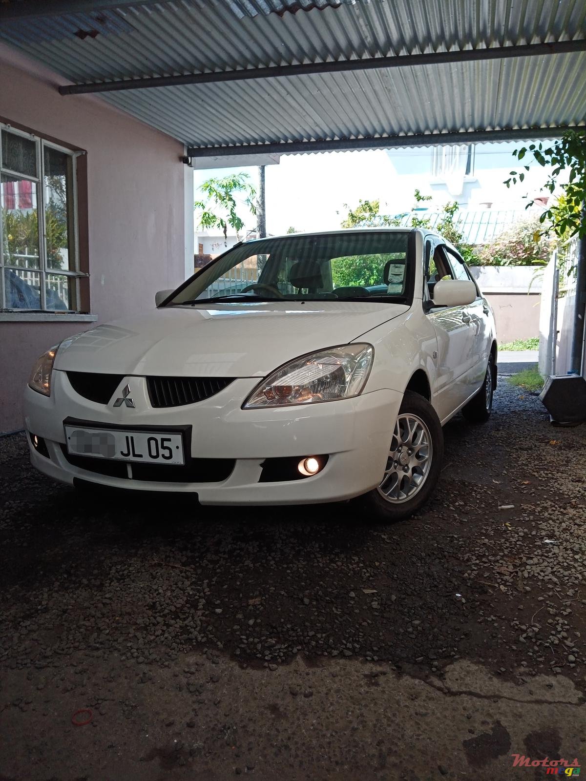 2005' Mitsubishi Lancer GLX photo #1