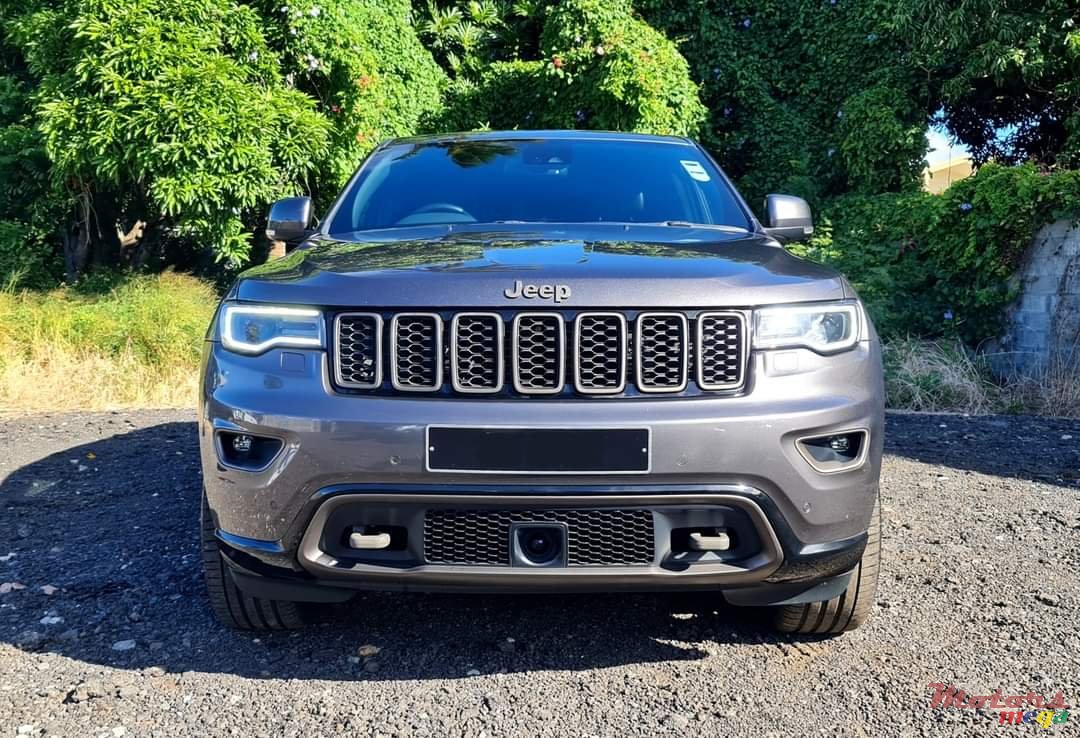 2018' Jeep Grand Cherokee photo #1