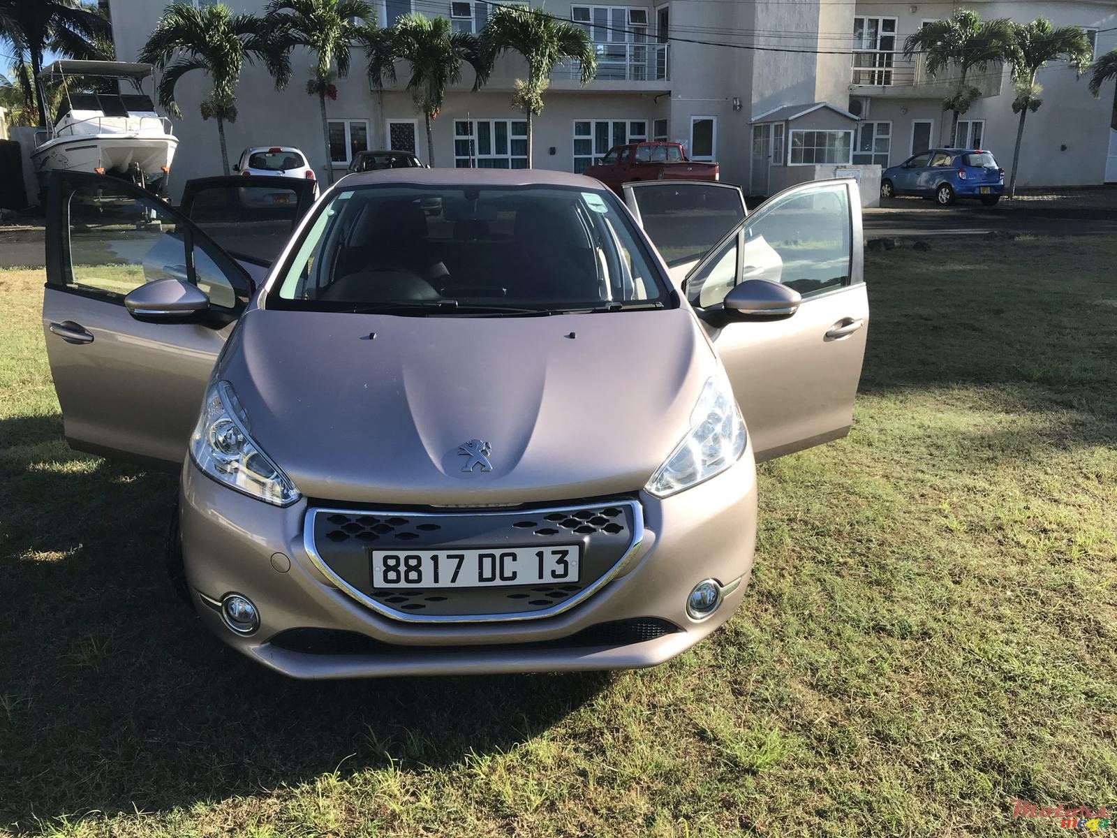 2013' Peugeot 208 photo #2