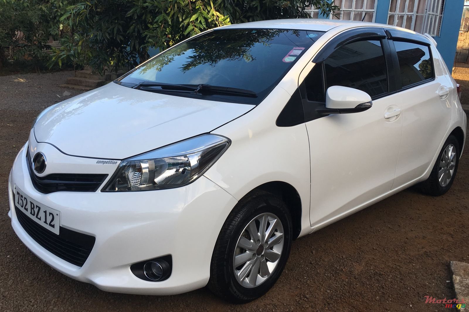 2012' Toyota Vitz photo #2