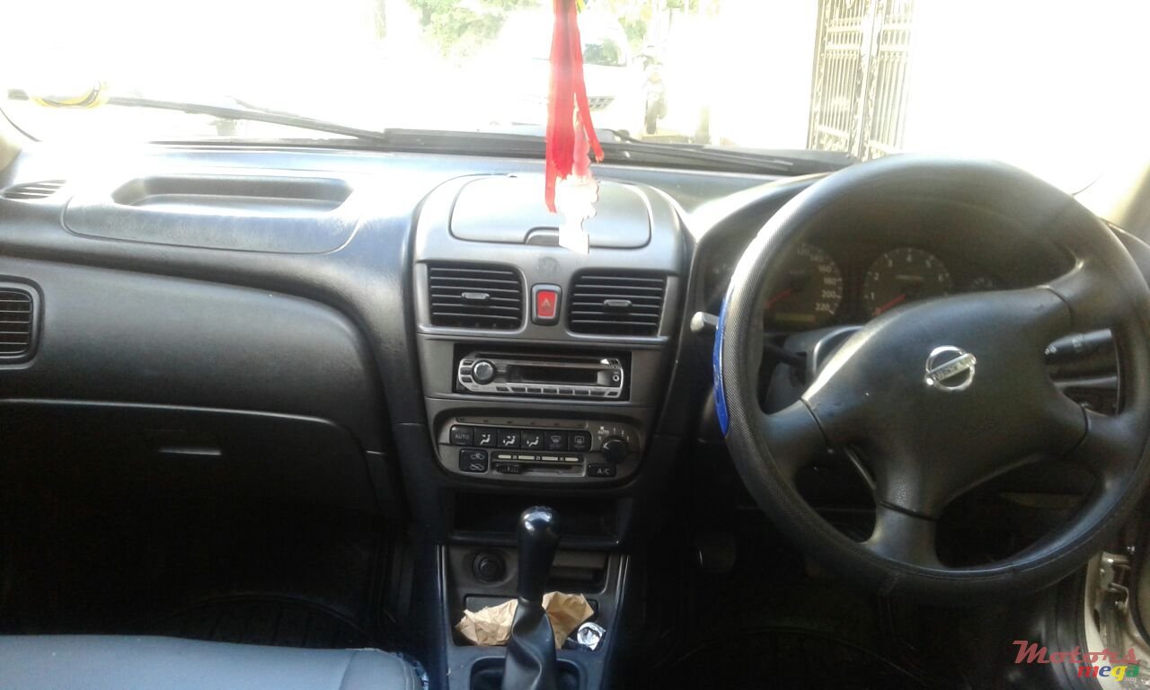 2004' Nissan Sunny photo #2