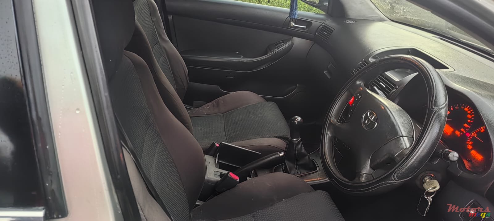 2005' Toyota Avensis photo #4