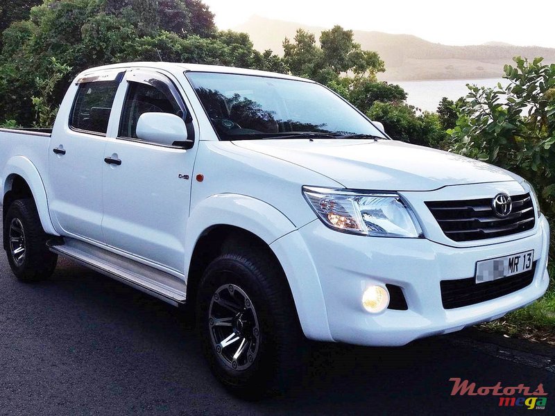 2013' Toyota Hilux (2x4) 54227164 photo #1