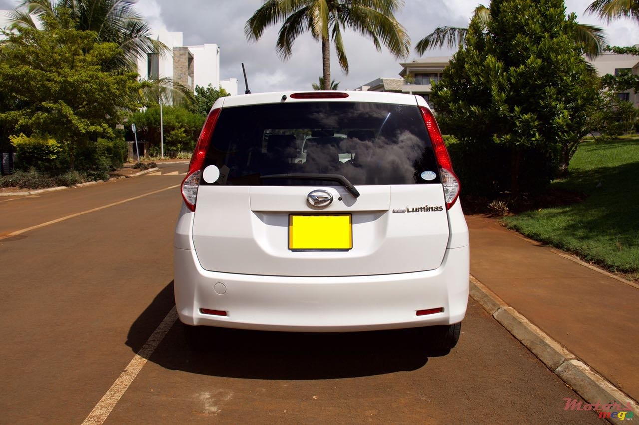 2010' Daihatsu Boon Luminas photo #3