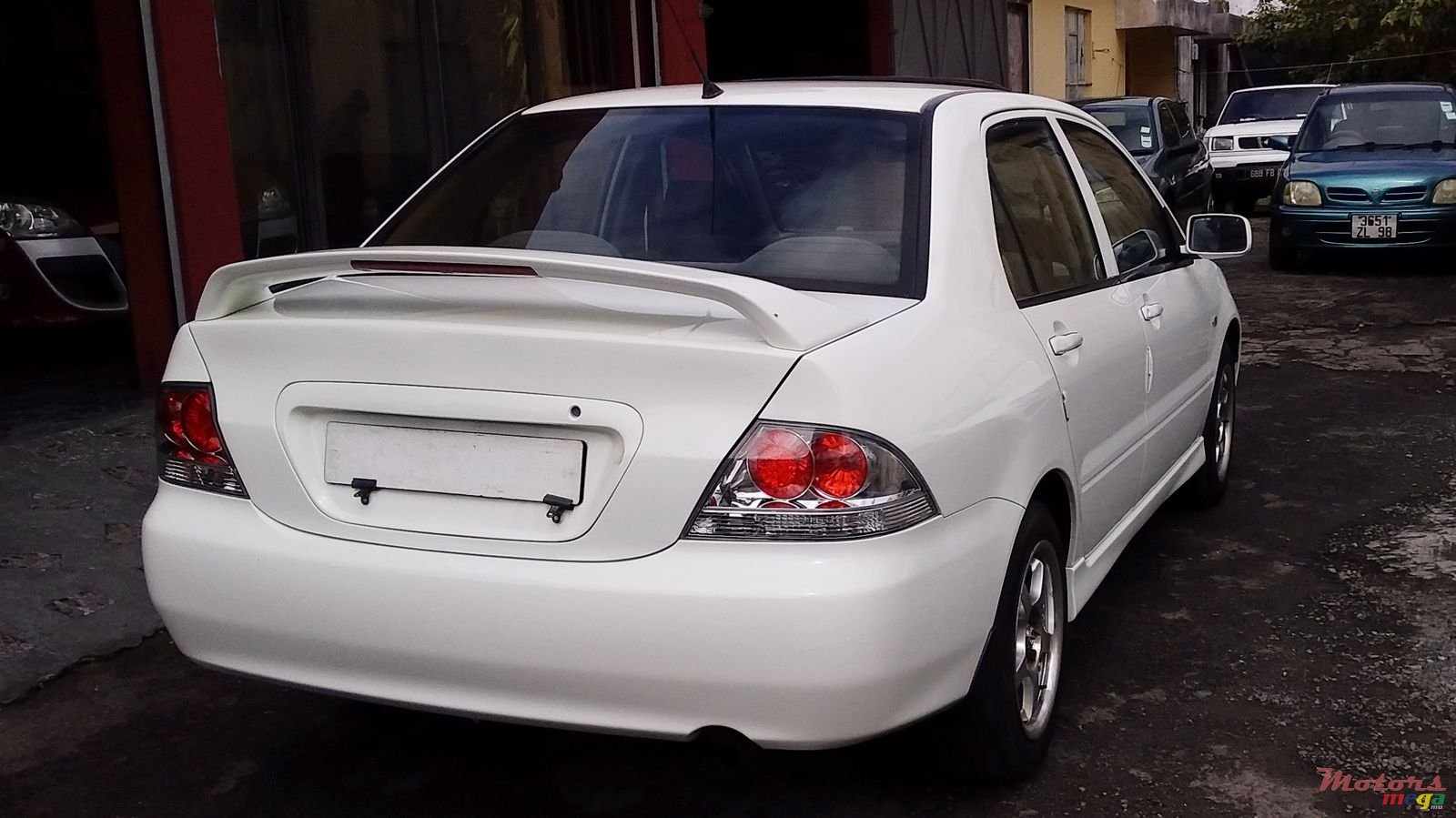 2010' Mitsubishi Lancer photo #4