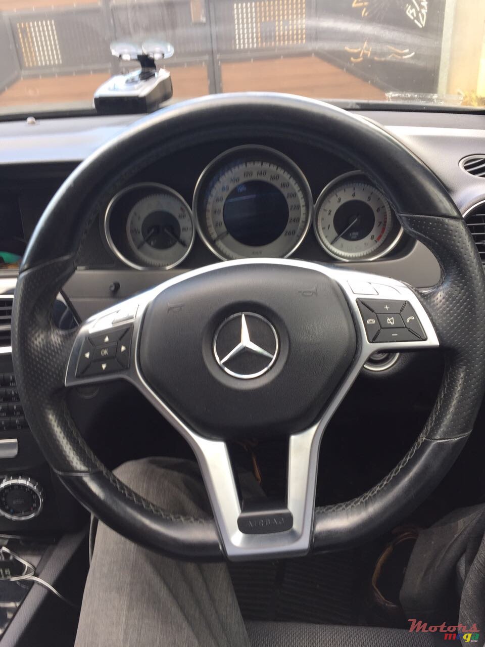 2011' Mercedes-Benz C-Class photo #4