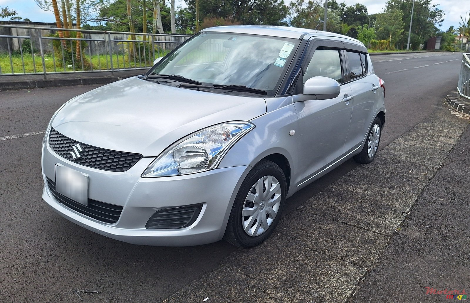 2012' Suzuki Swift photo #1