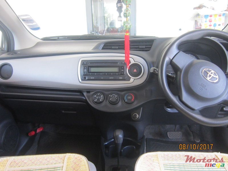 2011' Toyota Vitz 1.3SMARTSTOP photo #4