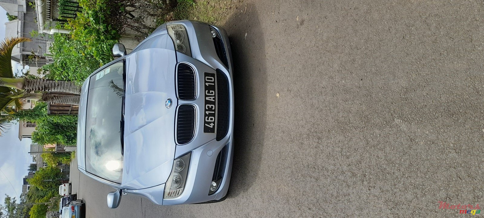 2010' BMW 3 Series 316i photo #2