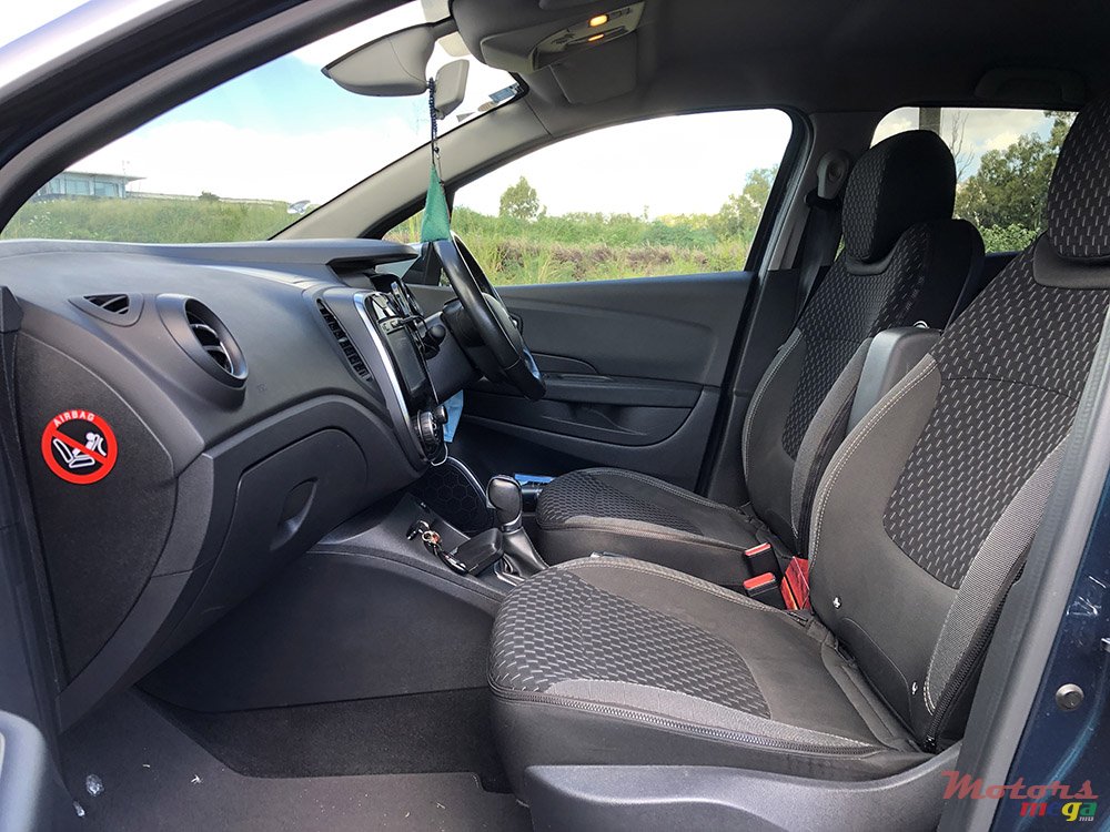 2019' Renault Captur photo #4