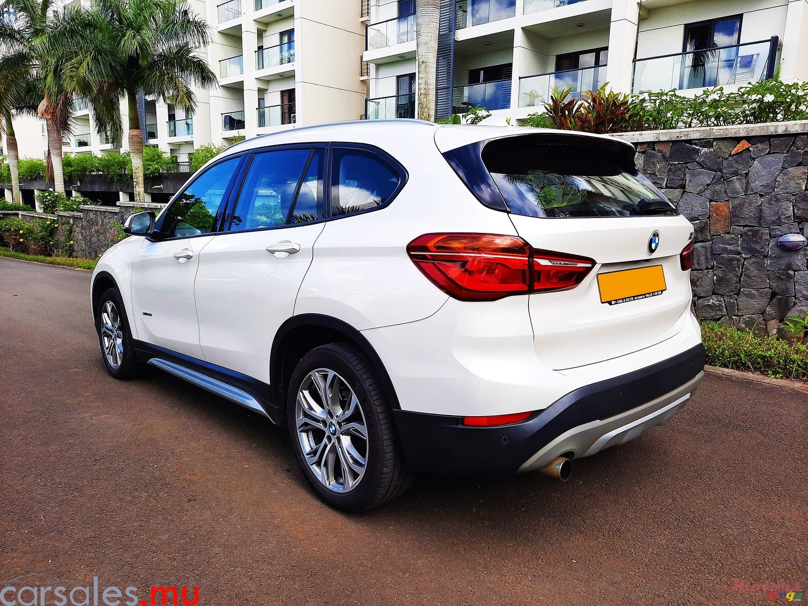 2017' BMW X1 SDRIVE 18i photo #3
