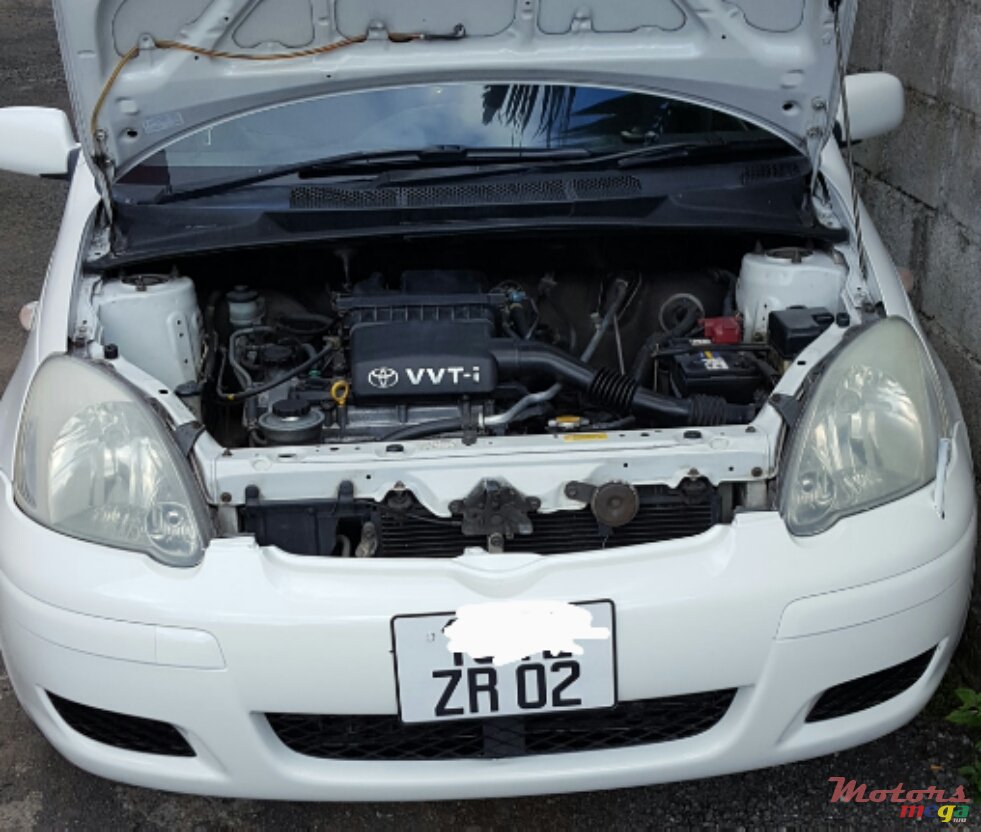 2002' Toyota Vitz photo #6