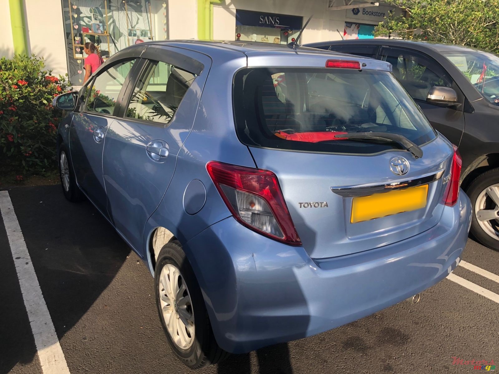 2012' Toyota Yaris photo #3