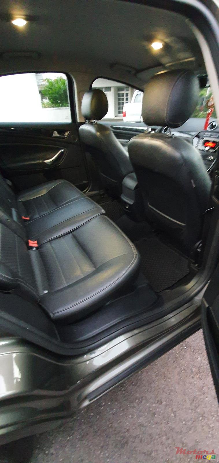 2011' Ford Mondeo photo #6