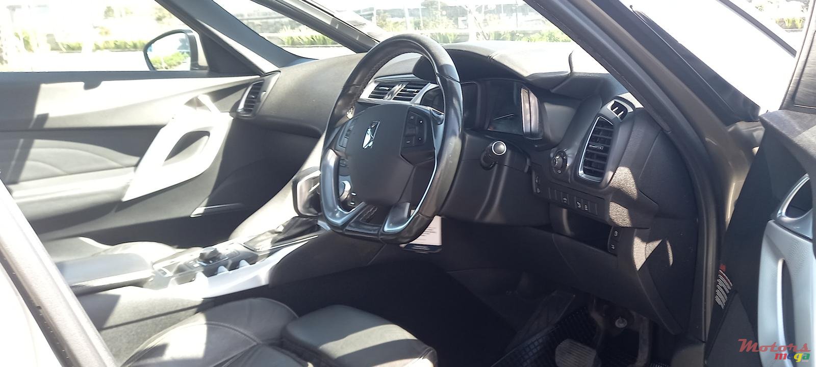 2014' Citroen DS5 photo #5