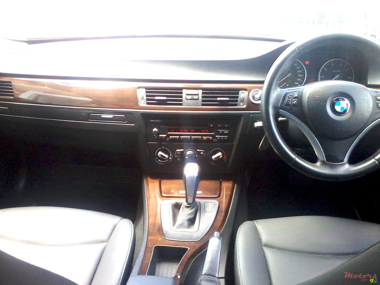 2010' BMW 320 photo #6