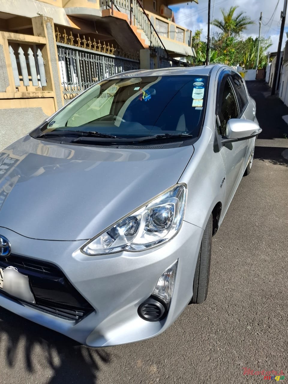 2016' Toyota Aqua photo #2