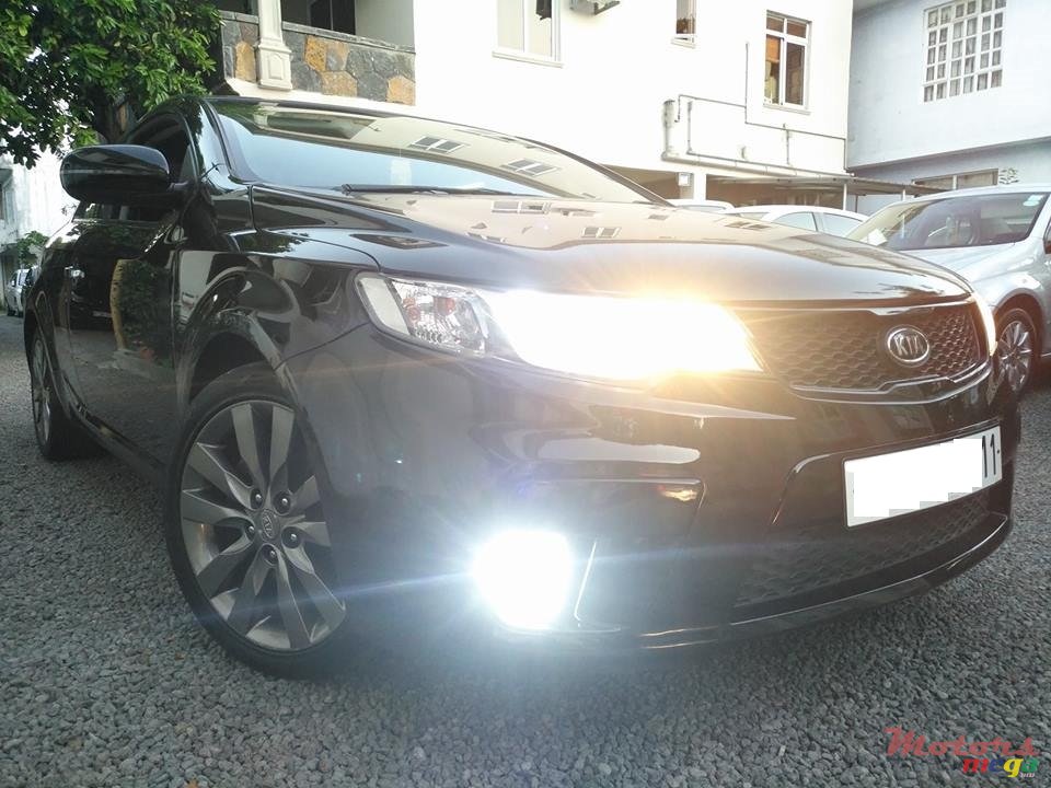 2011' Kia Cerato Coupe photo #5