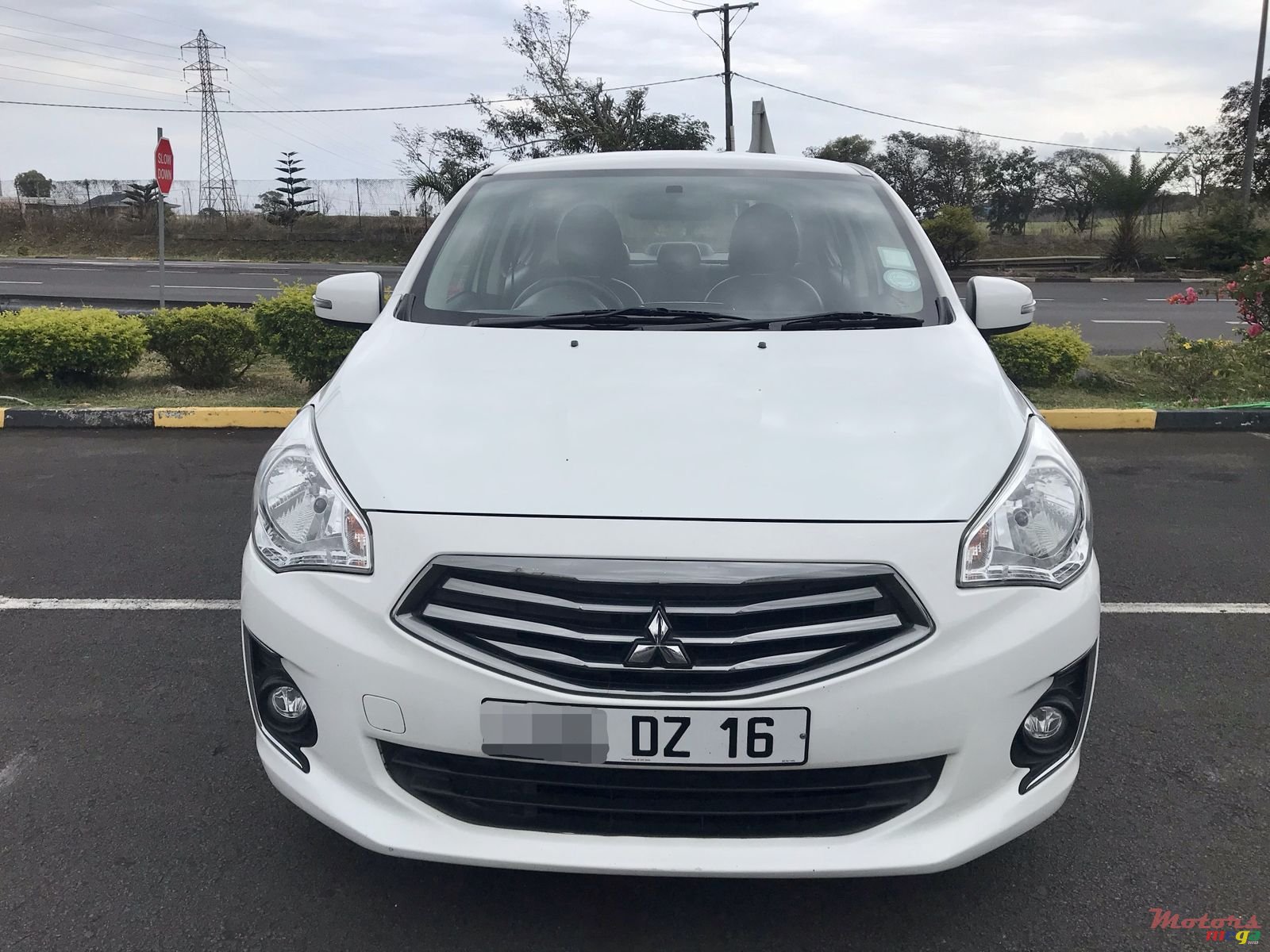 2016' Mitsubishi photo #2