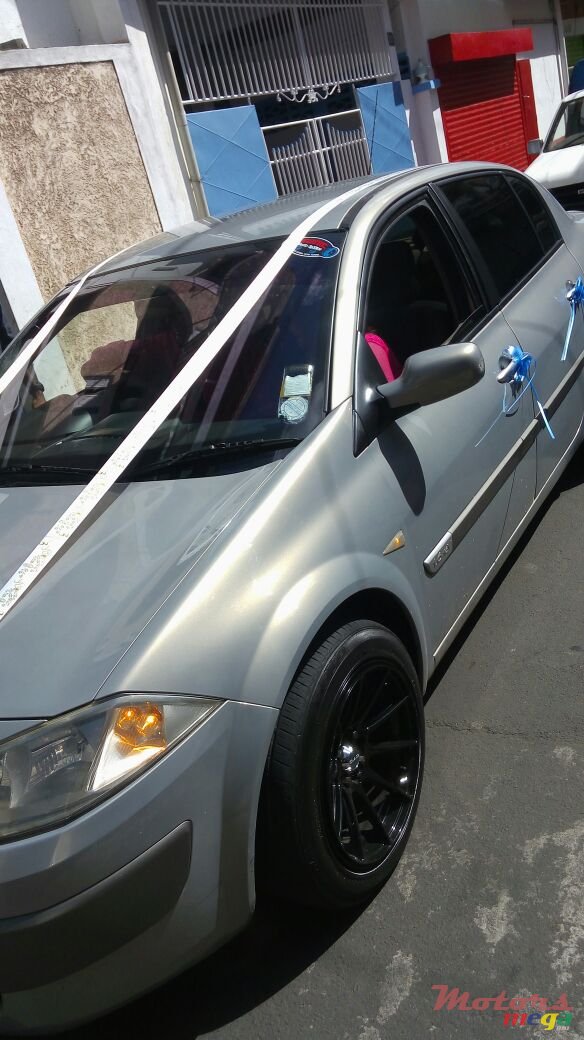 2004' Renault Megane photo #2