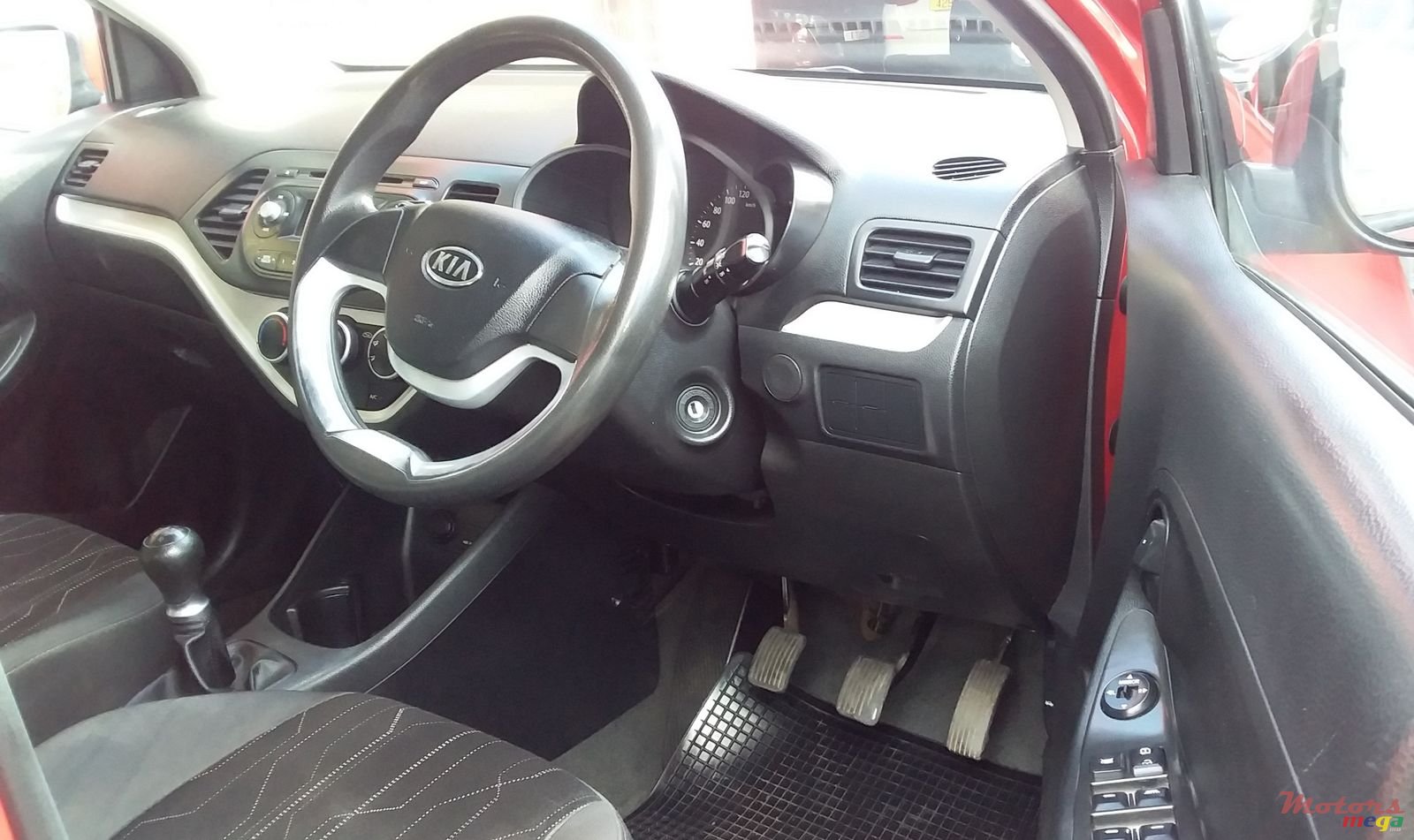 2011' Kia Picanto photo #3