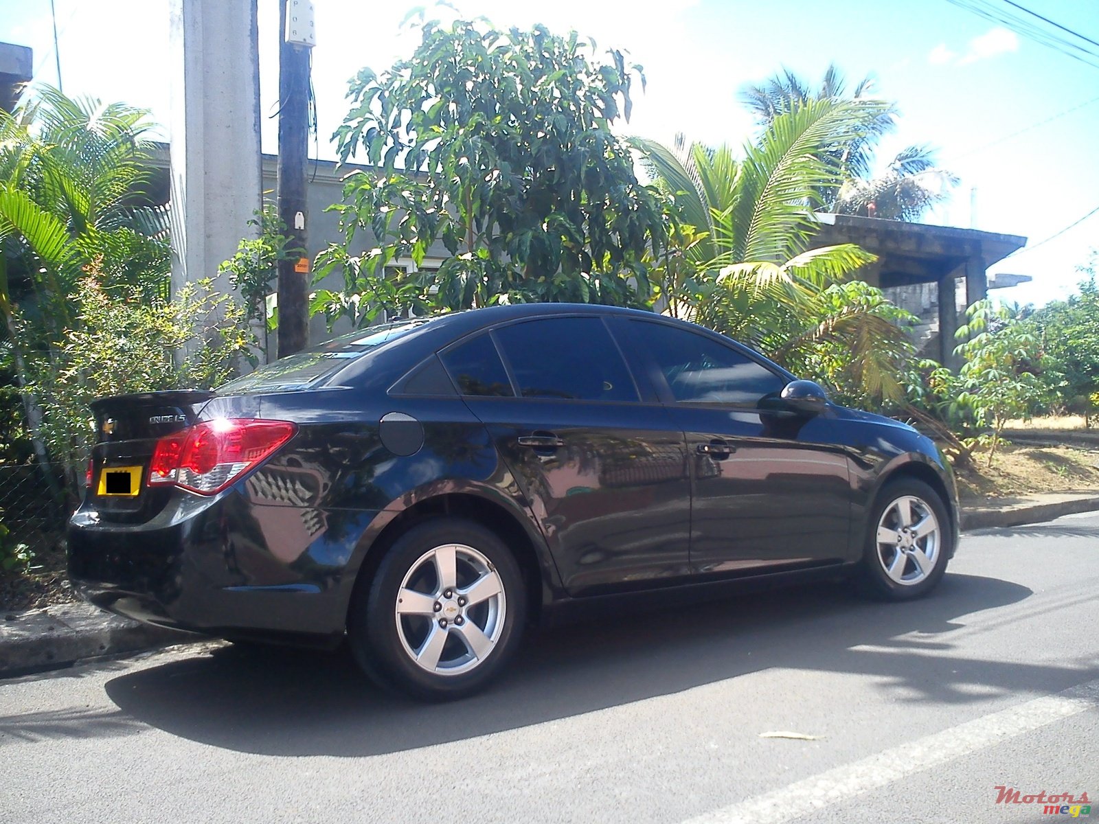 2011' Chevrolet Cruze LS photo #2