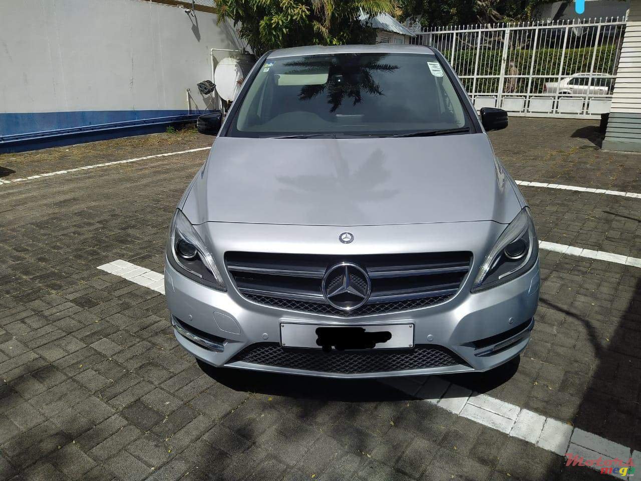 2013' Mercedes-Benz B 200 photo #1