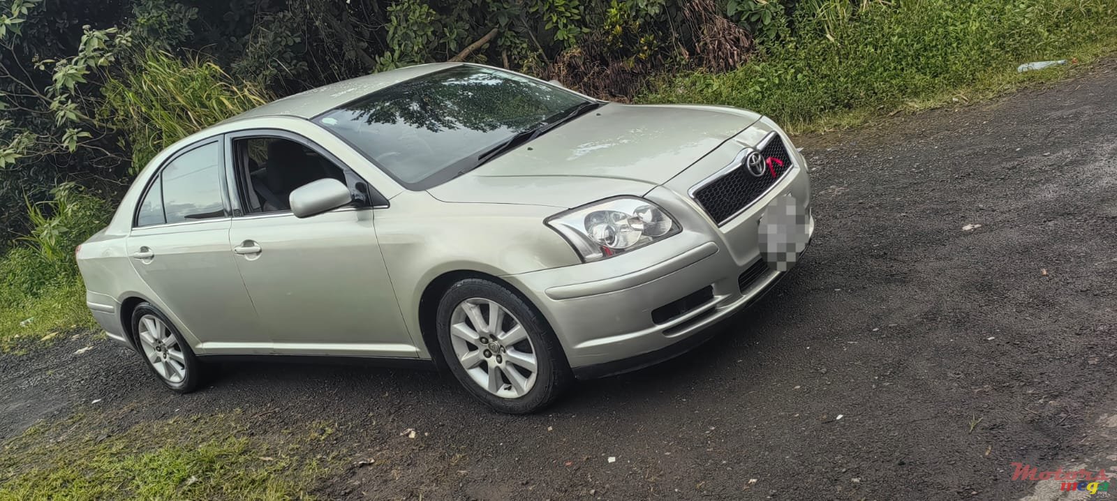 2005' Toyota Avensis photo #1