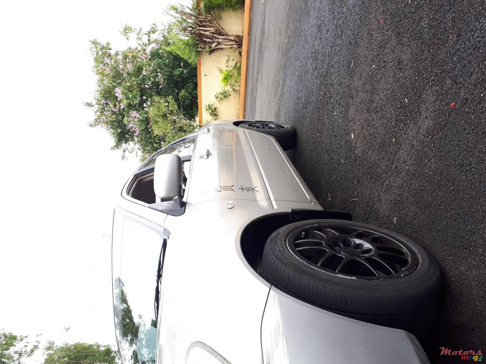 2004' Mitsubishi Lancer photo #1