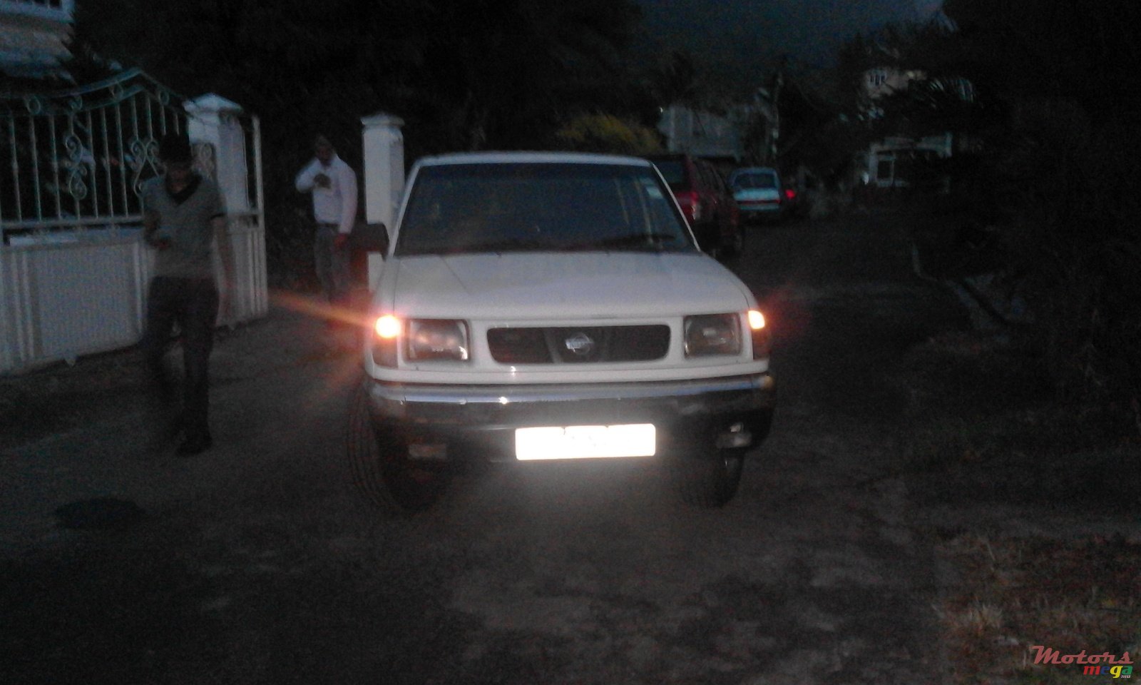 1999' Nissan Hardbody photo #1